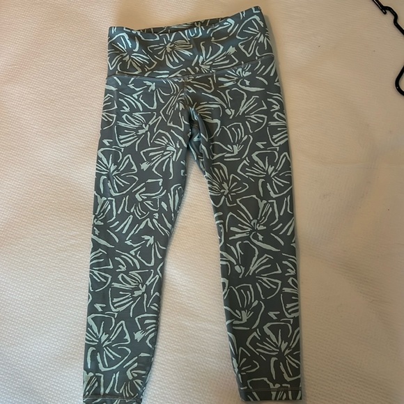 Athleta workout pants size M like new condition - Picture 1 of 2